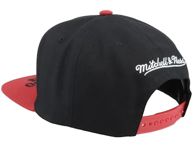 Chicago Bulls Logo Bill Black/Red Snapback - Mitchell & Ness – Image 3
