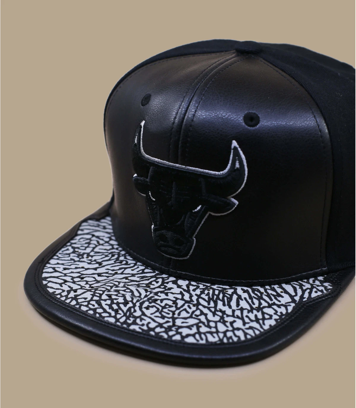 Mitchell & Ness Day One Snapback Bulls Grey Black – Image 3