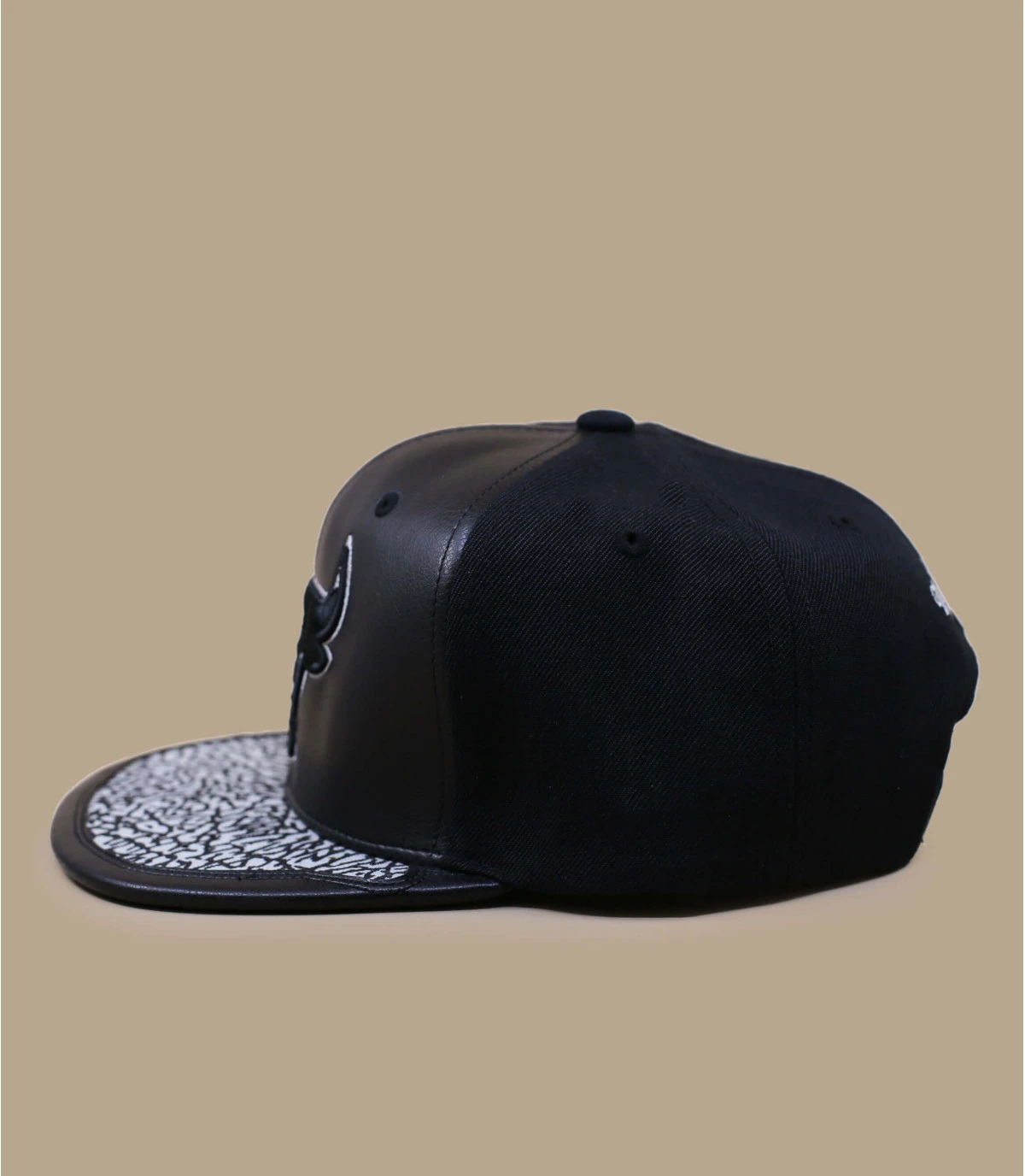 Mitchell & Ness Day One Snapback Bulls Grey Black – Image 4