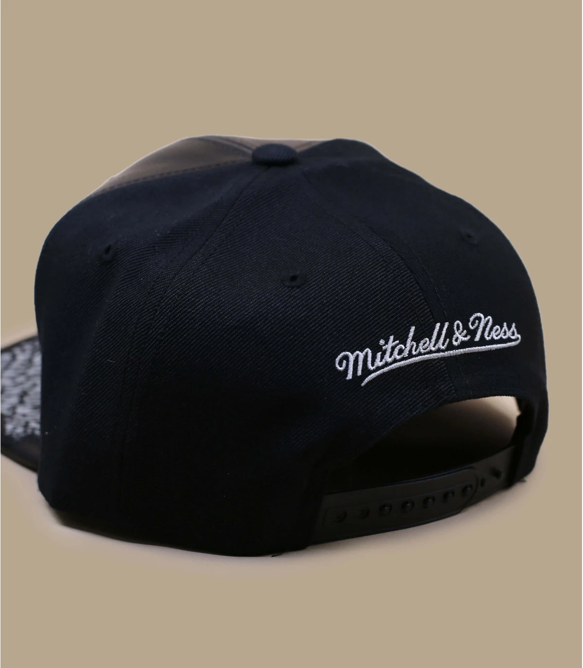 Mitchell & Ness Day One Snapback Bulls Grey Black – Image 5